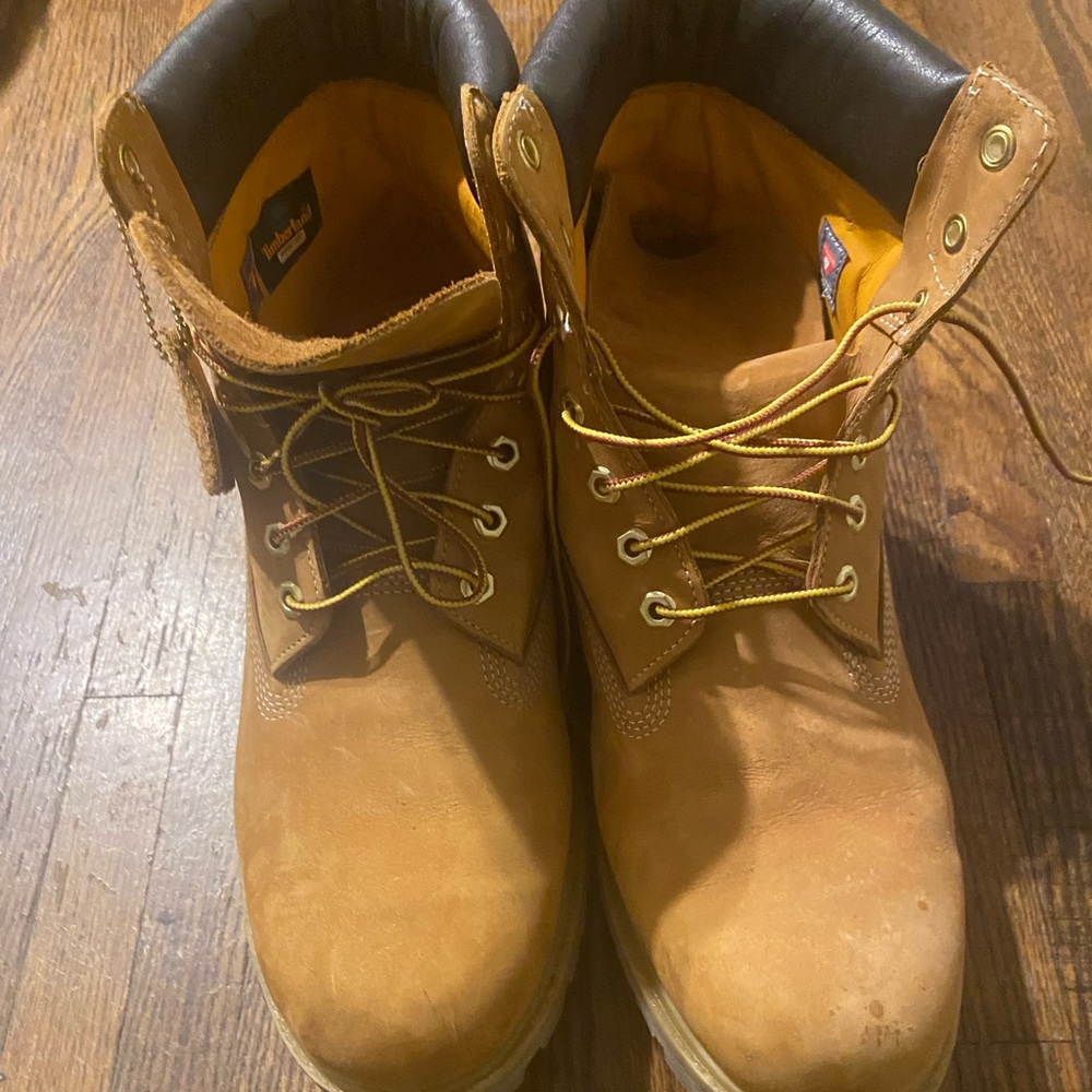 COPY - Timberland 6-Inch Premium "Wheat Nubuck" only worn twice